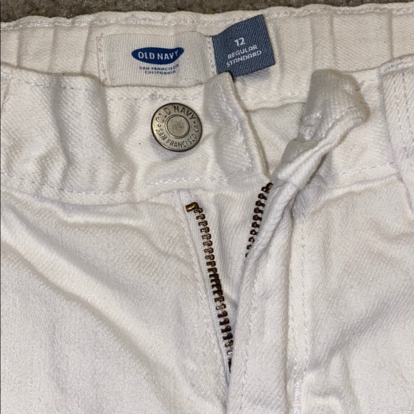 White old navy shorts - Picture 2 of 2